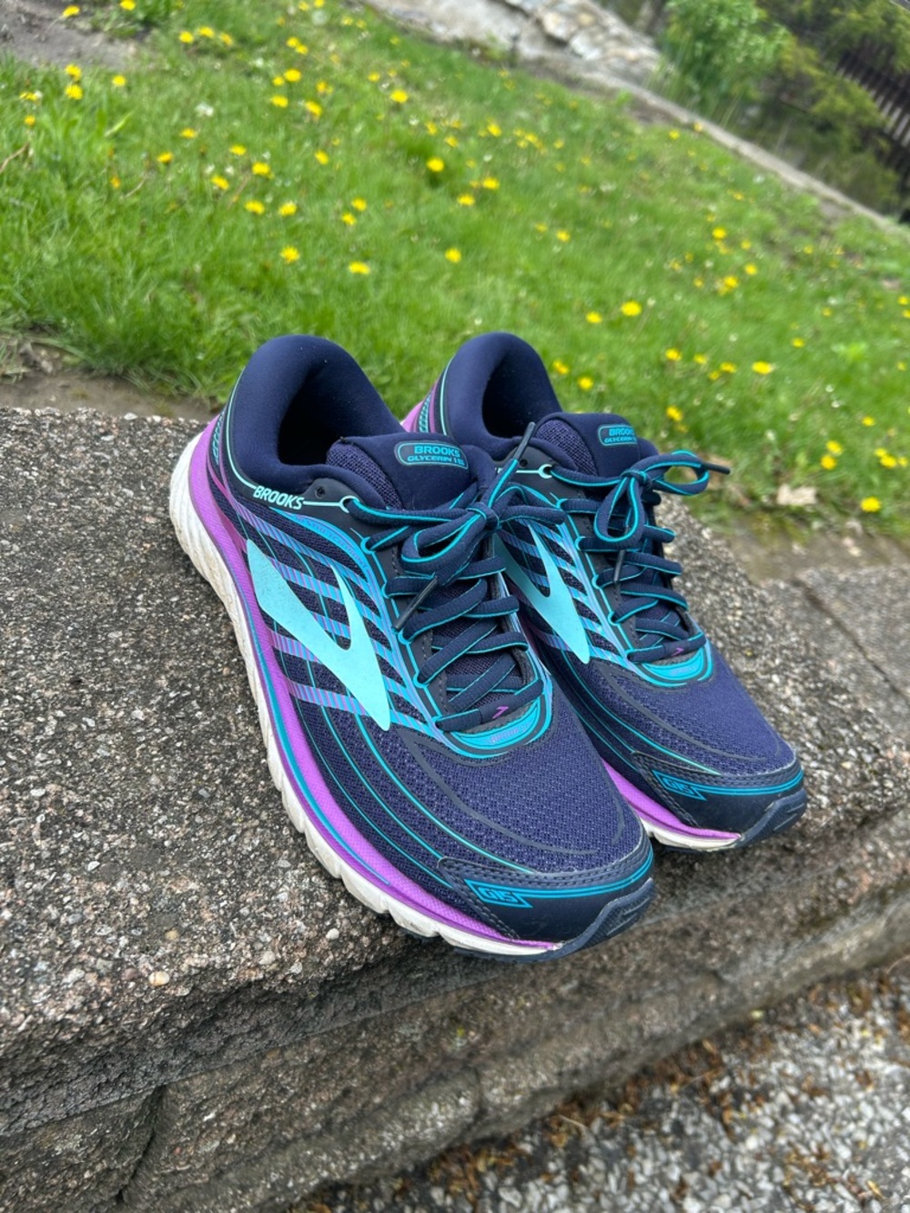 Brooks Women's Navy with Teal and Purple Running Sneakers